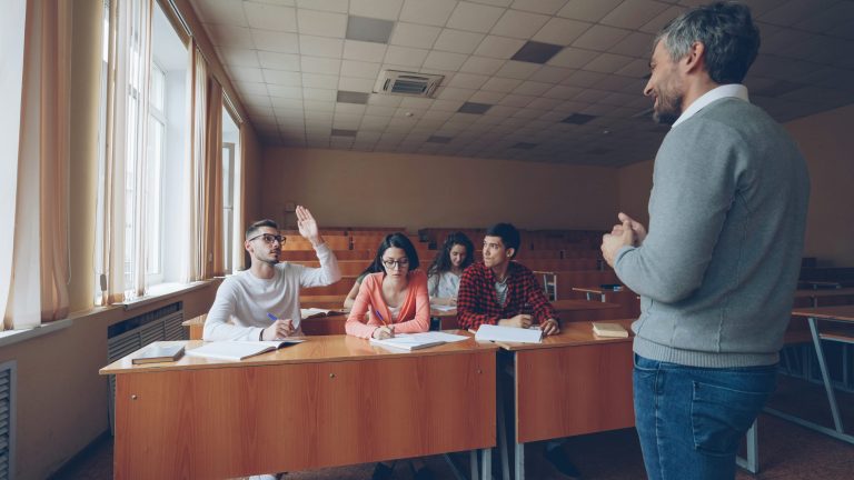 Búsqueda de profesores de francés